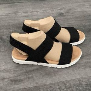 Womens SO sandals size 9.5